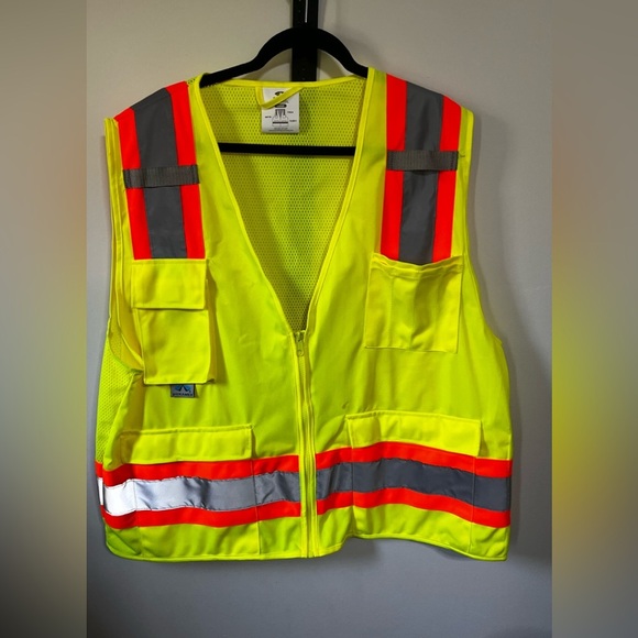 Pyramex Hi Viz Imperfection
Safety Vest Sz Large - Picture 2 of 8